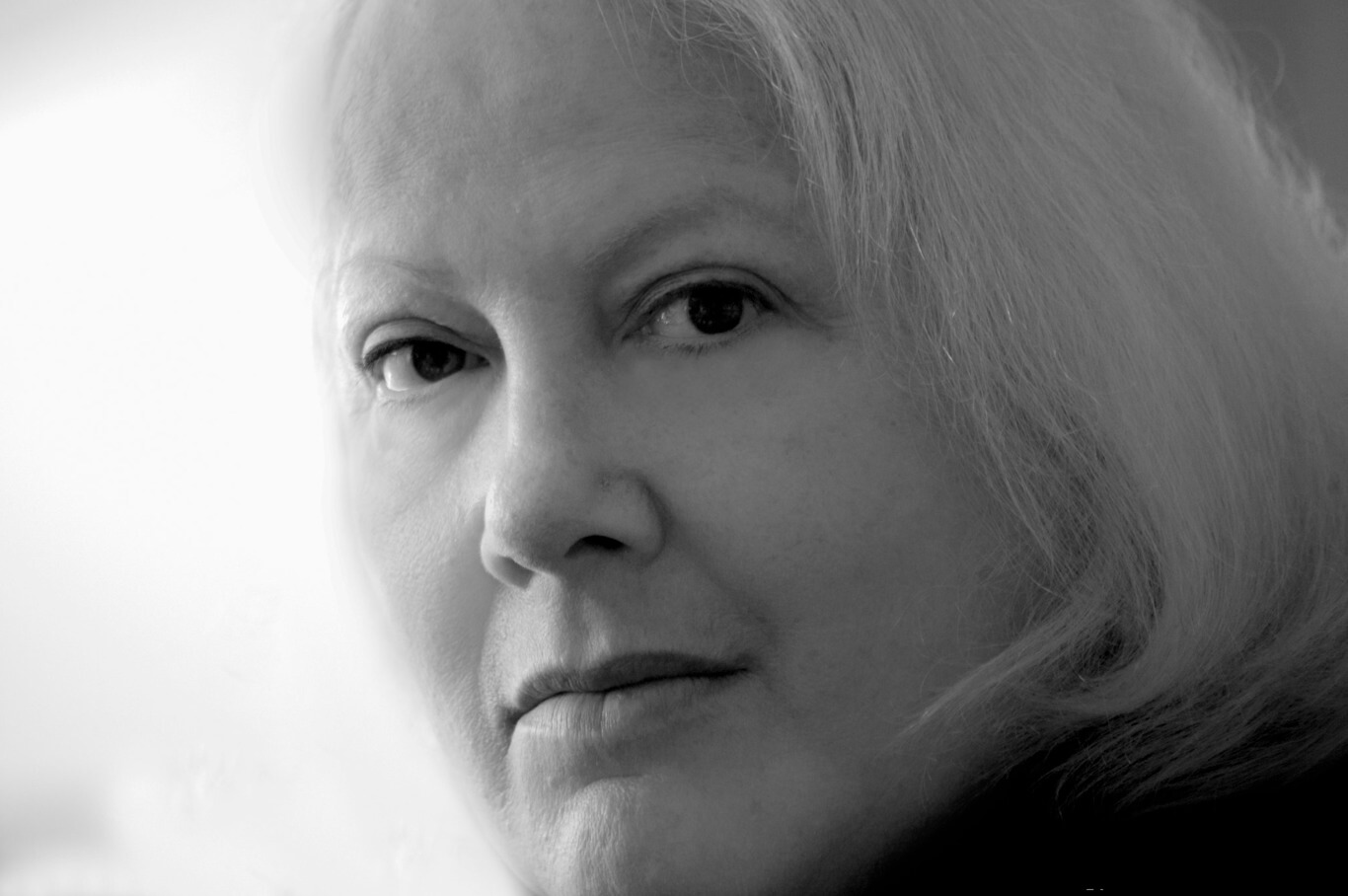 03-nikki-finke.w1366.h908